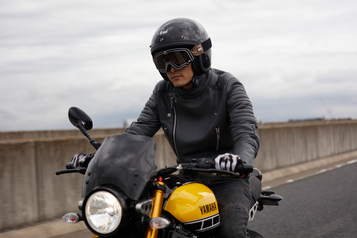 Arai Classic-V Helmet in Black