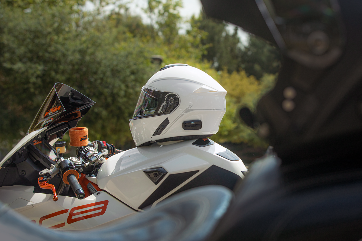 SENA Outrush R Modular Helmet in White